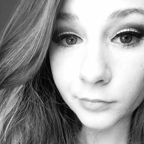 Profile Picture of Tori Budd (@toribudd1234) on Poshmark