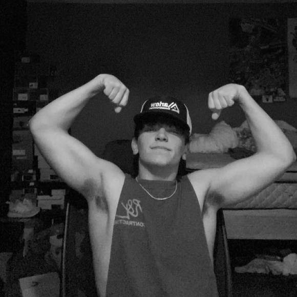 Profile Picture of Joey Marlow (@joeymarlow258) on Poshmark