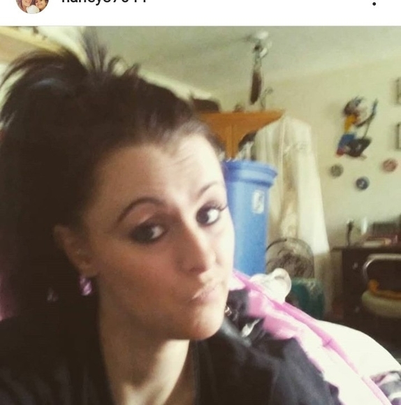 Profile Picture of Elizabeth Eggink (@ellyharlie) on Poshmark