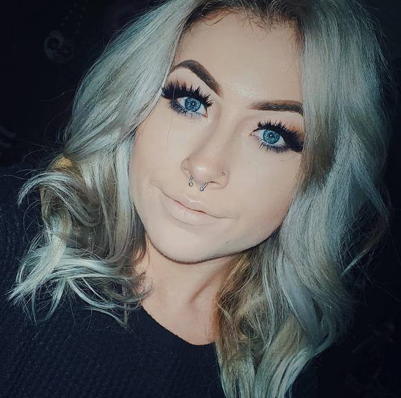 Profile Picture of Autumn Reid (@autumnskyreid) on Poshmark