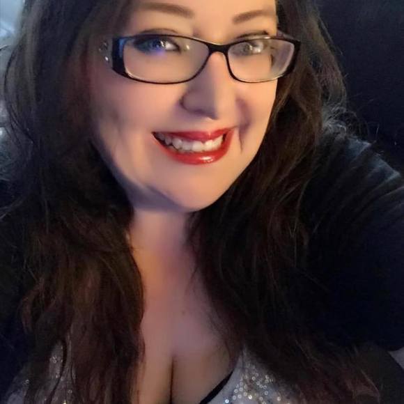 Profile Picture of Leah Morrow (@leahmorrow416) on Poshmark