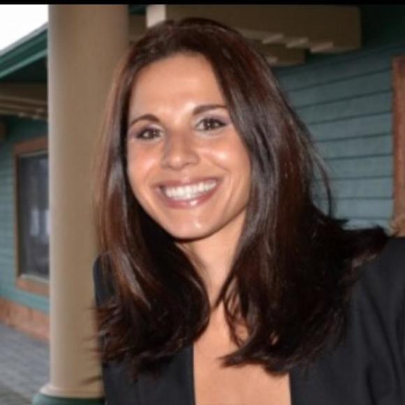 Profile Picture of Caitlin Nagrocki (@nagrocki) on Poshmark