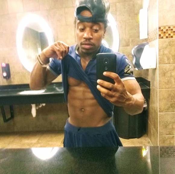 Profile Picture of Hurley Yellock (@hurleyyellock) on Poshmark