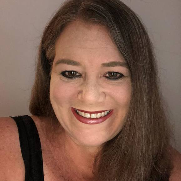 Profile Picture of Beth Pafford (@abbeythered) on Poshmark