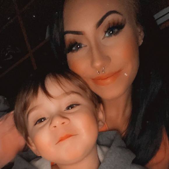 Profile Picture of Em Vanbuskirk (@emmv13) on Poshmark