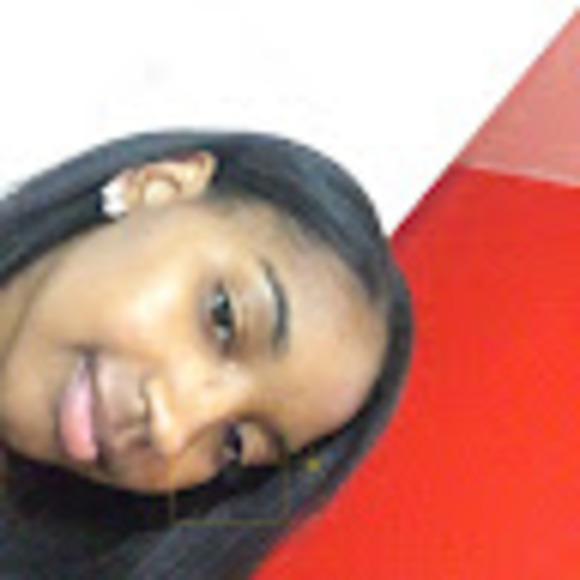 Profile Picture of Aaliyah Holt (@liyahholt1) on Poshmark