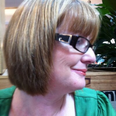 Profile Picture of Sharon Stuart (@shazzabombet) on Twitter