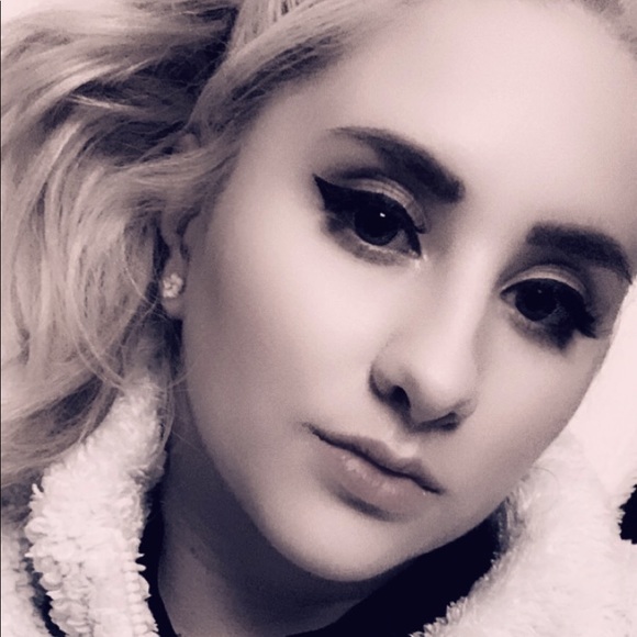 Profile Picture of Marlowe Keena (@marlowekeena) on Poshmark