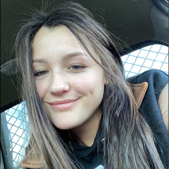 Profile Picture of Gracie Garthwaite (@ggarthwaite) on Poshmark