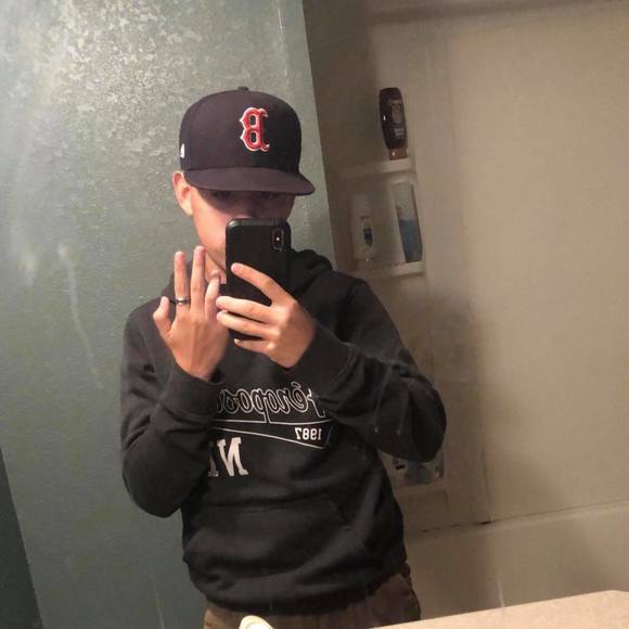 Profile Picture of Josue Calzadillas (@josuecalzadilla) on Poshmark