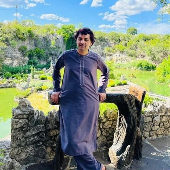 Profile Picture of Sadiq Sadiq (@su5878688) on Poshmark