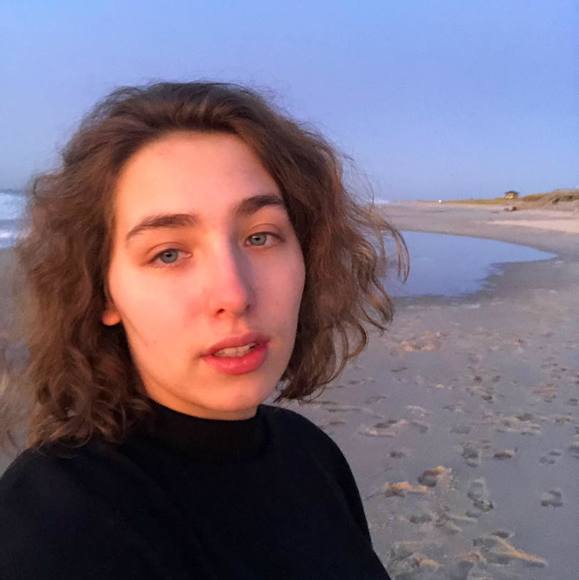 Profile Picture of Liana Arkay (@lianaaokarkay) on Poshmark