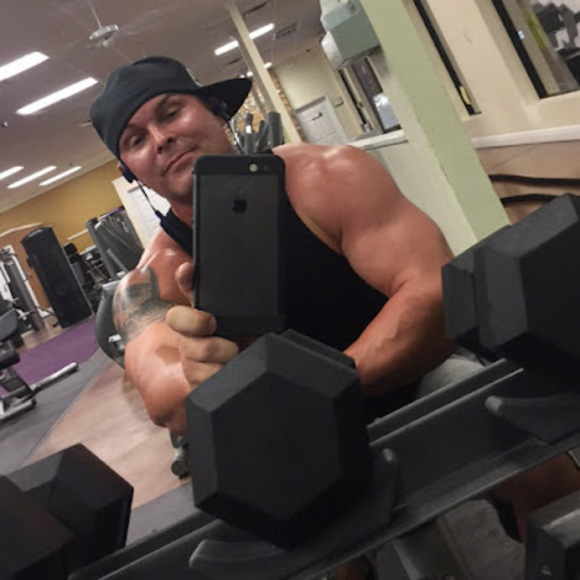 Profile Picture of Danny Gomori (@gomori21) on Poshmark