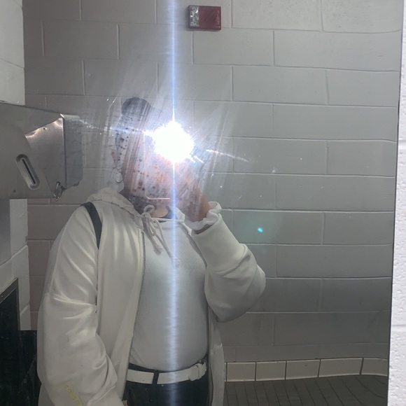 Profile Picture of Kiara 😌🖤’ Bracamonte (@yellow_kiara) on Poshmark