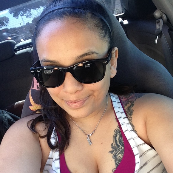 Profile Picture of Mercedes Recoder (@rmercedes) on Poshmark