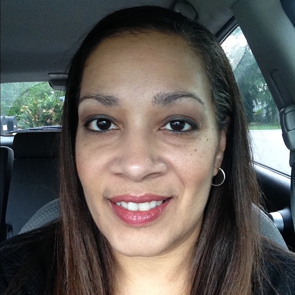 Profile Picture of Leonor Dalesandro (@led712) on Poshmark
