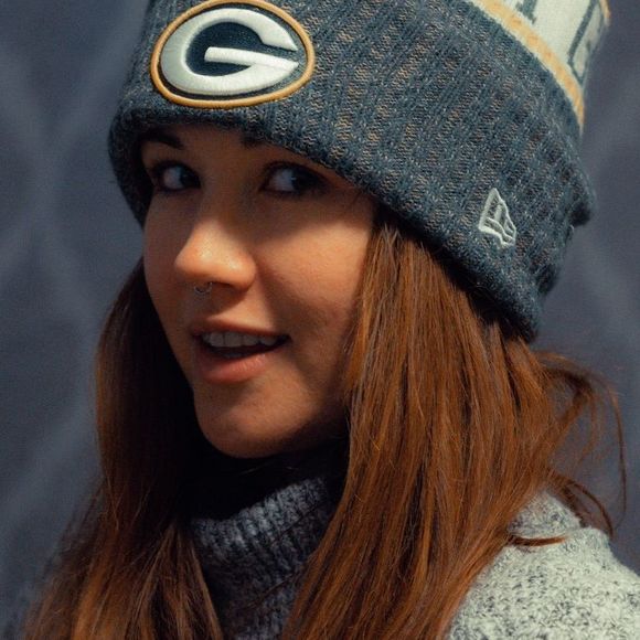 Profile Picture of Galina Dronova (@buttons1224) on Poshmark