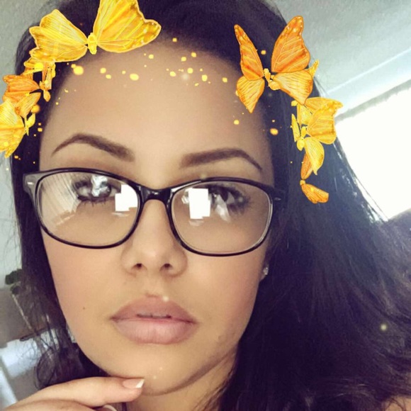 Profile Picture of Lorena Bedolla (@lbedolla96) on Poshmark