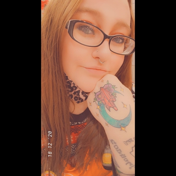 Profile Picture of Ann Vangelow (@anniebear32389) on Poshmark