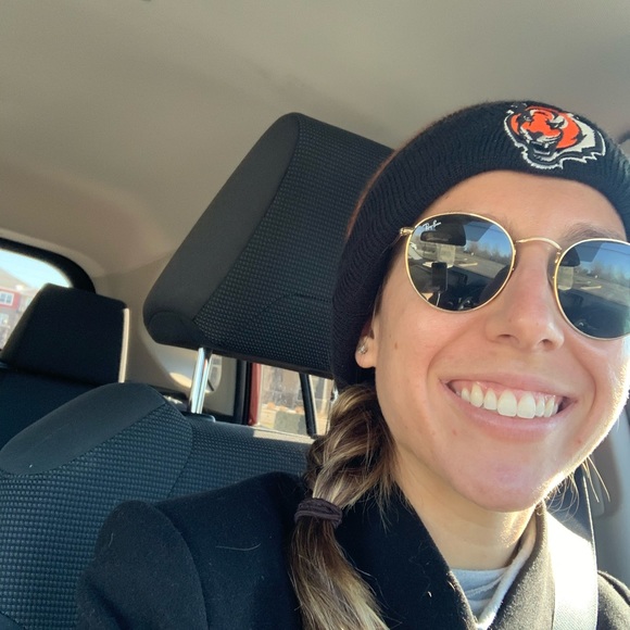 Profile Picture of Cecelia Croman (@cecelia_croman) on Poshmark