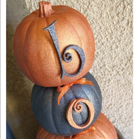 Profile Picture of Michelle Taughinbaugh (@shellann2010) on Poshmark