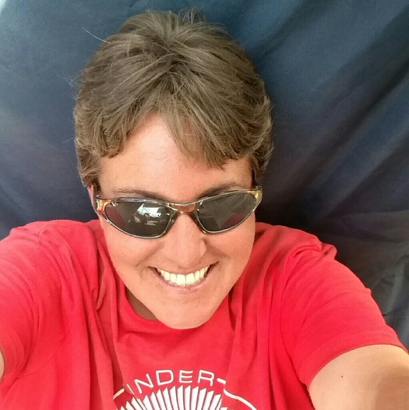 Profile Picture of Billi Robbins (@brobbins00) on Poshmark