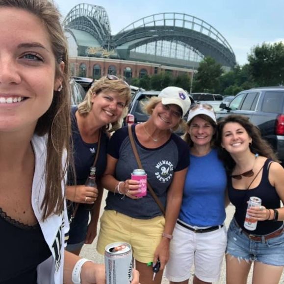 Profile Picture of Theresa Breunig (@rtbreunig) on Poshmark