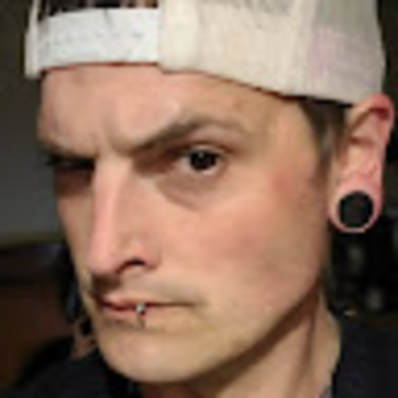 Profile Picture of Christopher Shaw (@xforce241) on Poshmark