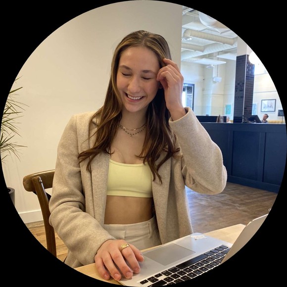 Profile Picture of Alexandra Reyda-molnar (@alexscrm) on Poshmark