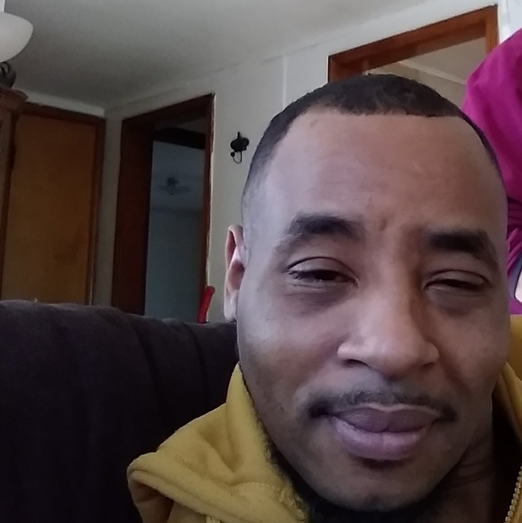 Profile Picture of Shawn Dickens (@shawndickens) on Poshmark