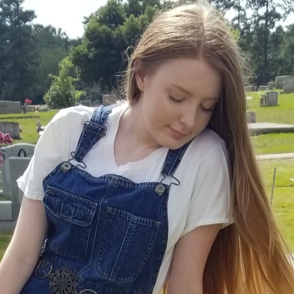 Profile Picture of Kali Reid (@kalireid503) on Poshmark