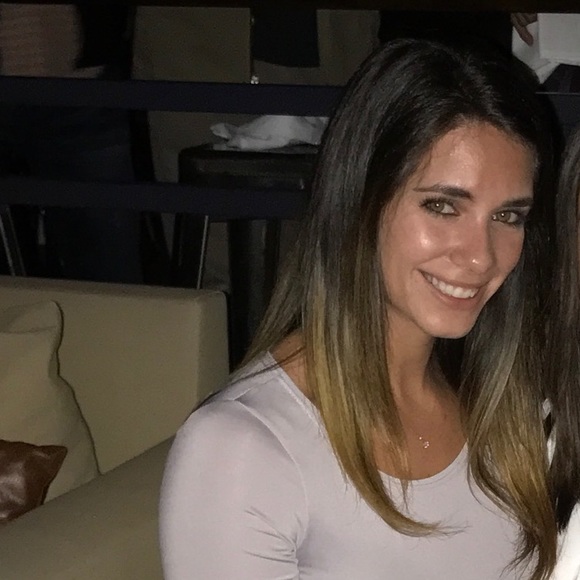 Profile Picture of Daniela Lurch (@dlurch23) on Poshmark