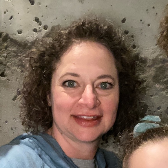 Profile Picture of Kim Fraley (@bgfraley) on Poshmark