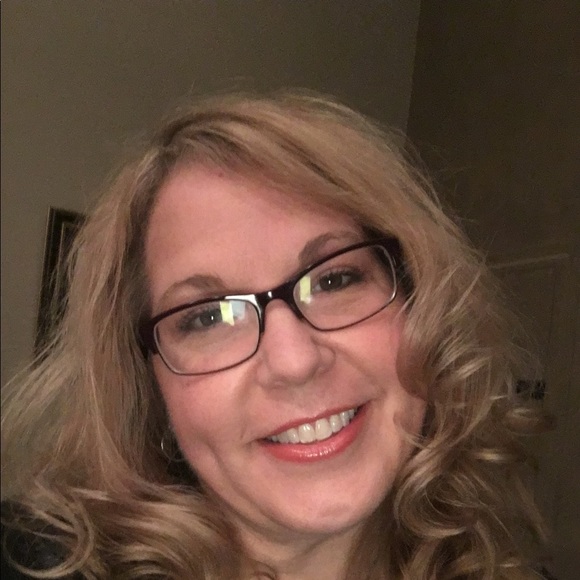 Profile Picture of Leann Dobranski (@ldobranski) on Poshmark