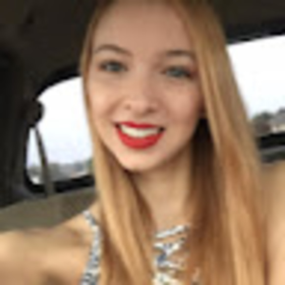 Profile Picture of Melissa Horton (@cesayvonne) on Poshmark