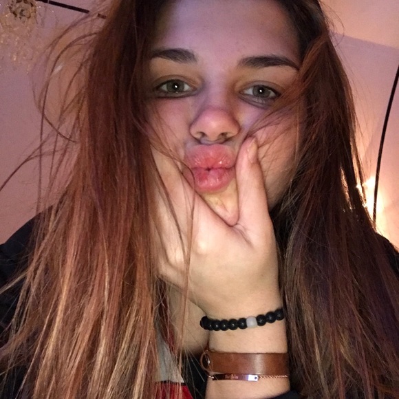 Profile Picture of Shelby Riddle (@shelbyfxith) on Poshmark
