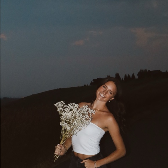 Profile Picture of Bella Wilfling (@bella_wilfling) on Poshmark