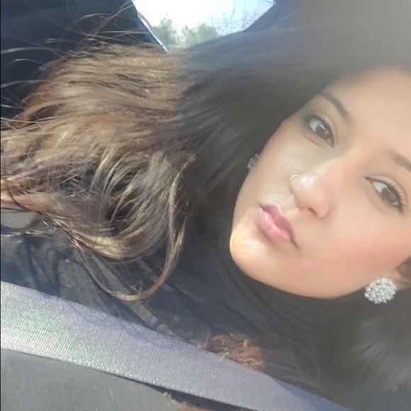 Profile Picture of Simrin Khan (@simrink) on Poshmark