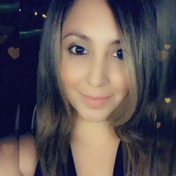 Profile Picture of Yazmin Castillo (@yazmin_castillo) on Poshmark