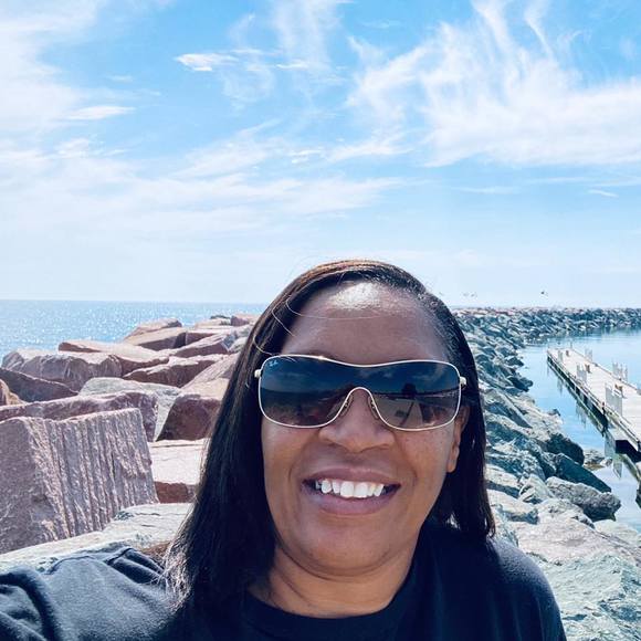 Profile Picture of Dawn Douglas (@dawndouglas69) on Poshmark