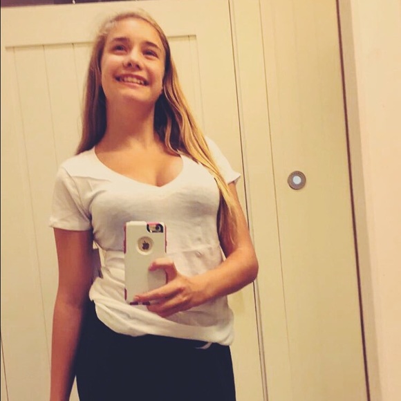 Profile Picture of Chrissy Scott (@chrissyscott02) on Poshmark