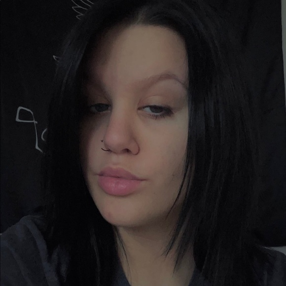 Profile Picture of Kimberly Heath (@kimberlyheat17) on Poshmark