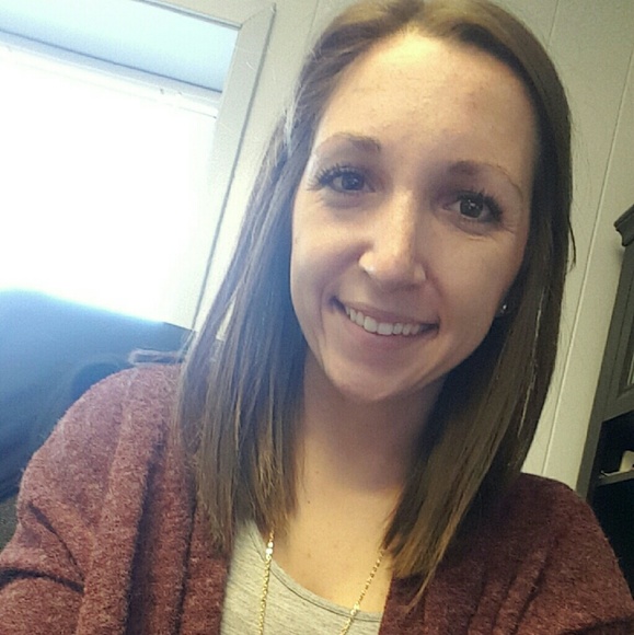 Profile Picture of Allison Simon (@allisonsimon) on Poshmark