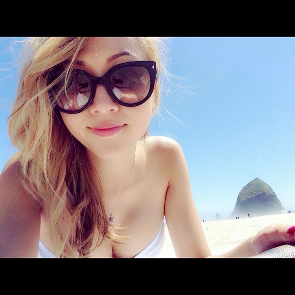 Profile Picture of Nikkie Nguyen (@nikk13) on Poshmark