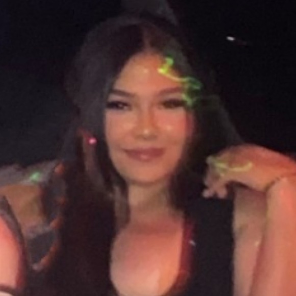 Profile Picture of Janeth Lujano (@janeth_lujano) on Poshmark