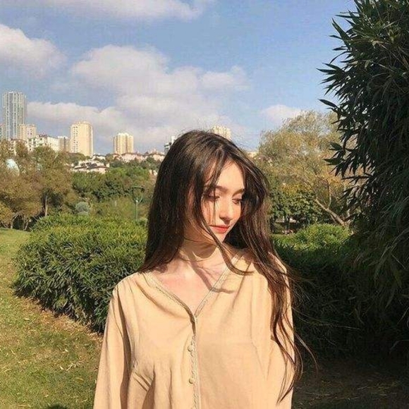 Profile Picture of Sandy Spender (@harriettate84) on Poshmark