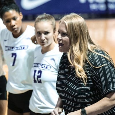 Profile Picture of Angela Mooney (@AngelaMooney02) on Twitter
