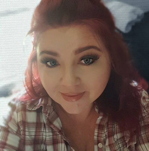 Profile Picture of Samantha Daubach (@sammiem143) on Poshmark