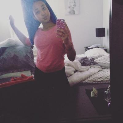 Profile Picture of Haley Emery (@Iloveisaia) on Twitter
