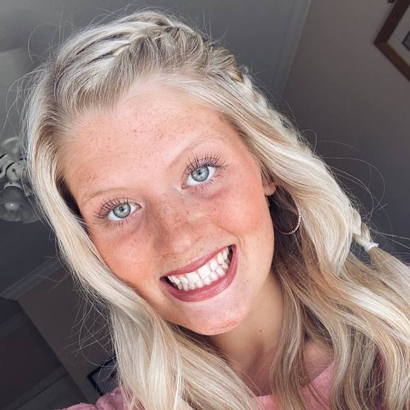 Profile Picture of Mackenzie Holmquist (@mholmq20) on Poshmark